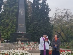 Procesja z modlitwą za zmarłych na Gunnersbury Cemetery (03.11.2024)