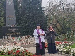 Procesja z modlitwą za zmarłych na Gunnersbury Cemetery (03.11.2024)