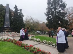 Procesja z modlitwą za zmarłych na Gunnersbury Cemetery (03.11.2024)