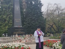 Procesja z modlitwą za zmarłych na Gunnersbury Cemetery (03.11.2024)