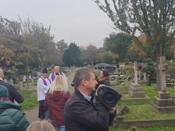 Procesja z modlitwą za zmarłych na Gunnersbury Cemetery (03.11.2024)