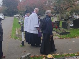 Procesja z modlitwą za zmarłych na Gunnersbury Cemetery (03.11.2024)