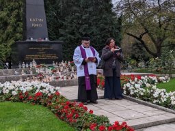 Procesja z modlitwą za zmarłych na Gunnersbury Cemetery (03.11.2024)