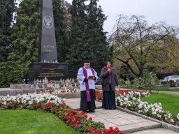 Procesja z modlitwą za zmarłych na Gunnersbury Cemetery (03.11.2024)