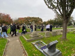 Procesja z modlitwą za zmarłych na Gunnersbury Cemetery (03.11.2024)