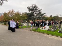 Procesja z modlitwą za zmarłych na Gunnersbury Cemetery (03.11.2024)