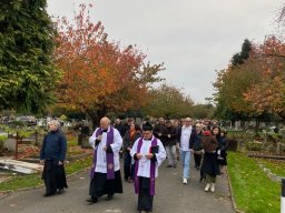 Procesja z modlitwą za zmarłych na Gunnersbury Cemetery (03.11.2024)