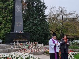 Procesja z modlitwą za zmarłych na Gunnersbury Cemetery (03.11.2024)