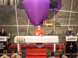 Liturgia Wielkiego Piątku (18-04-2025)